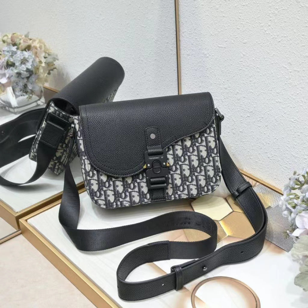 New men's bags, saddle bags, cowhide postman's canvas flap bags, European and American fashion business shoulder crossbody bags