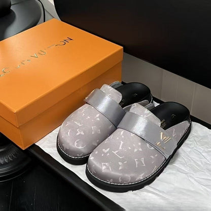 Summer new Louis letter slippers, sandals, women's outerwear, thick-soled outerwear, couple's closed-toe half-slippers (Copie 2)