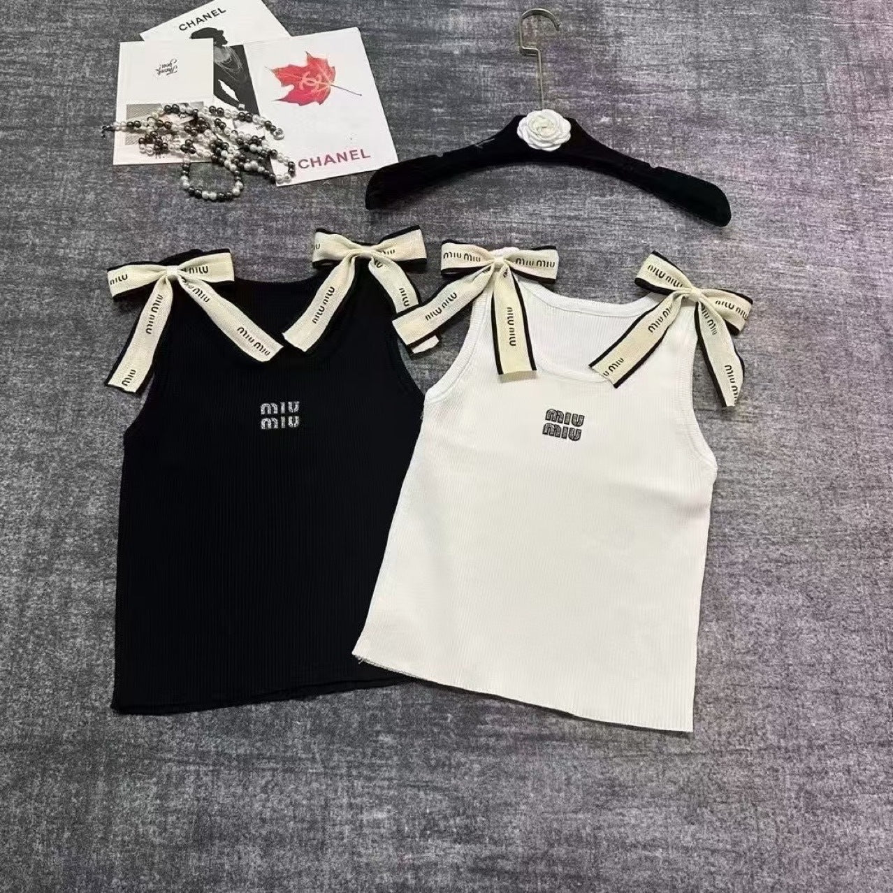 Sleeveless dress in stock, slimming new summer slimming sexy mini skirt, socialite white and black