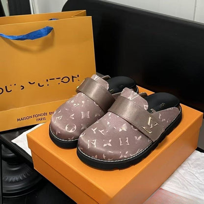 Summer new Louis letter slippers, sandals, women's outerwear, thick-soled outerwear, couple's closed-toe half-slippers (Copie 2)
