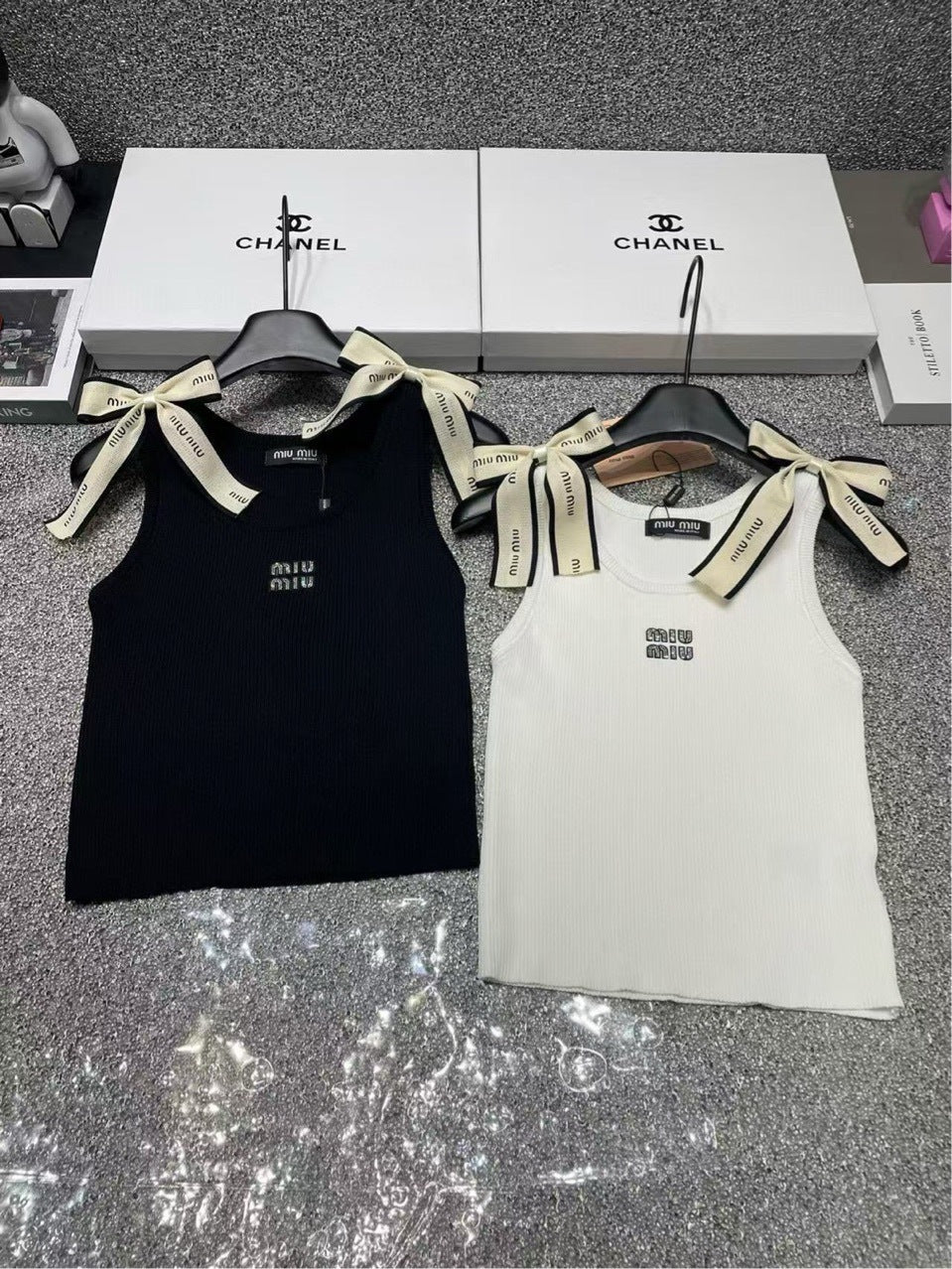 Sleeveless dress in stock, slimming new summer slimming sexy mini skirt, socialite white and black