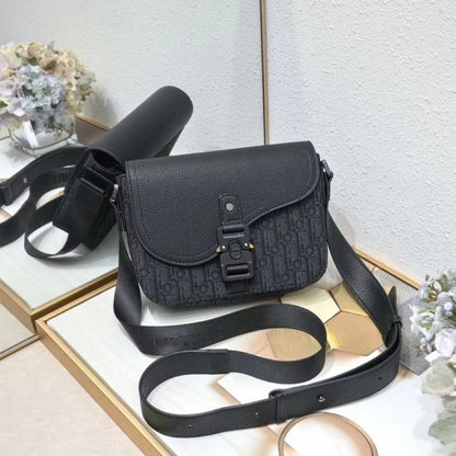 New men's bags, saddle bags, cowhide postman's canvas flap bags, European and American fashion business shoulder crossbody bags