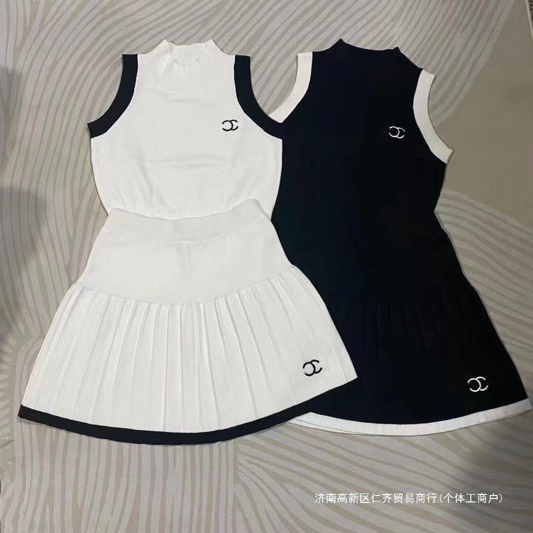 Early spring new Chanel embroidered half-turtleneck slim-fit knit tank top + pleated skirt, a domestic first- and second-tier brand