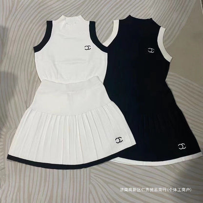 Early spring new Chanel embroidered half-turtleneck slim-fit knit tank top + pleated skirt, a domestic first- and second-tier brand