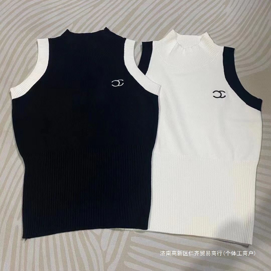 Early spring new Chanel embroidered half-turtleneck slim-fit knit tank top + pleated skirt, a domestic first- and second-tier brand