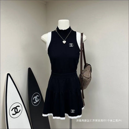 Early spring new Chanel embroidered half-turtleneck slim-fit knit tank top + pleated skirt, a domestic first- and second-tier brand
