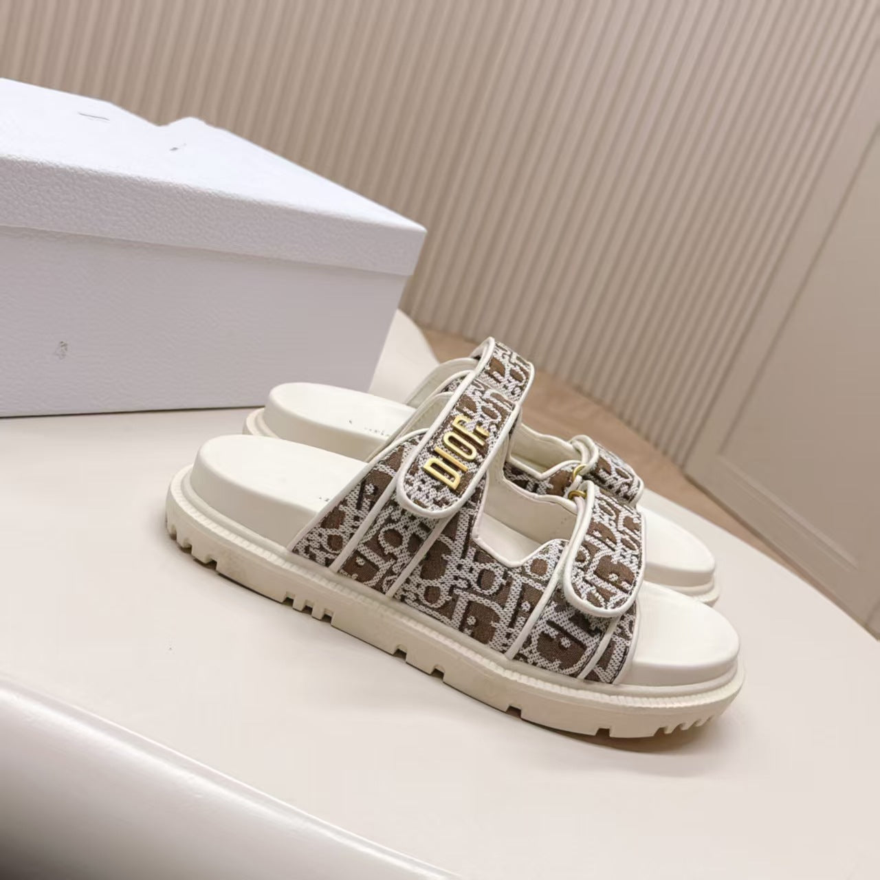 D's new 2025 summer alphabet Velcro slippers women's platform one-line sandals casual flat beach shoes