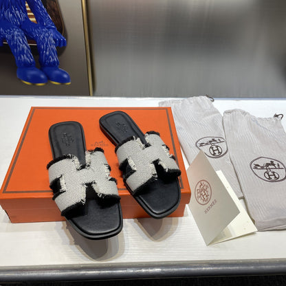 2026 new H slippers women's fashion wears leather sandals, rhinestones, versatile flat beach sandals, slippers