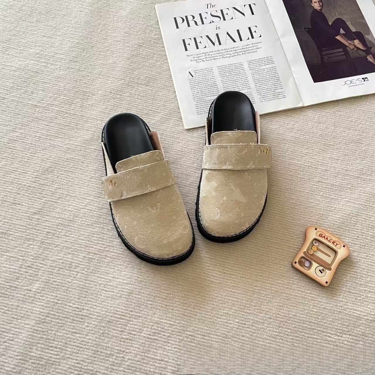 Summer new Louis letter slippers, sandals, women's outerwear, thick-soled outerwear, couple's closed-toe half-slippers (Copie 2)