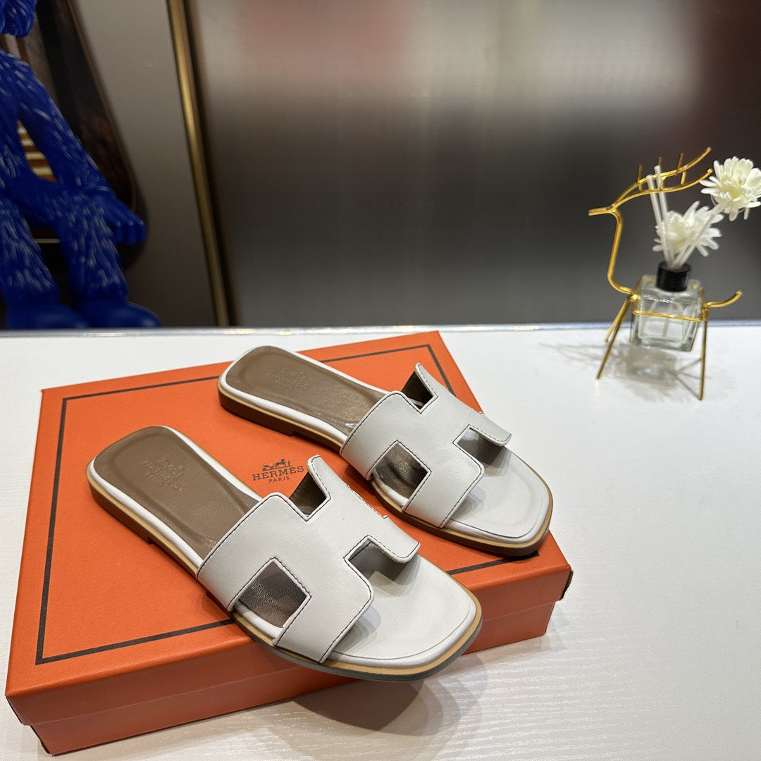 2026 new H slippers women's fashion wears leather sandals, rhinestones, versatile flat beach sandals, slippers