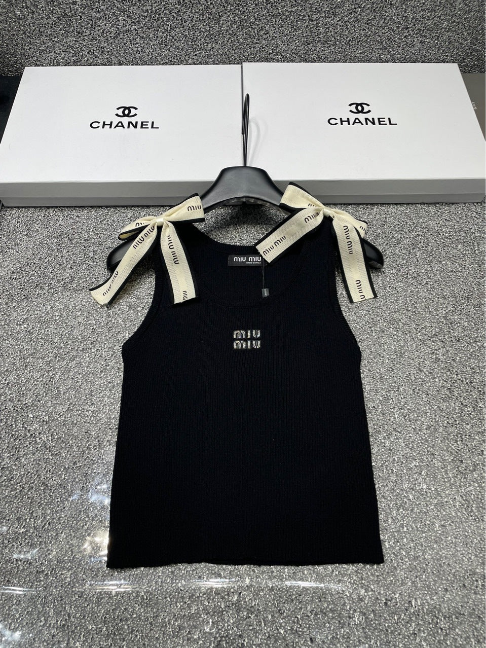 Sleeveless dress in stock, slimming new summer slimming sexy mini skirt, socialite white and black