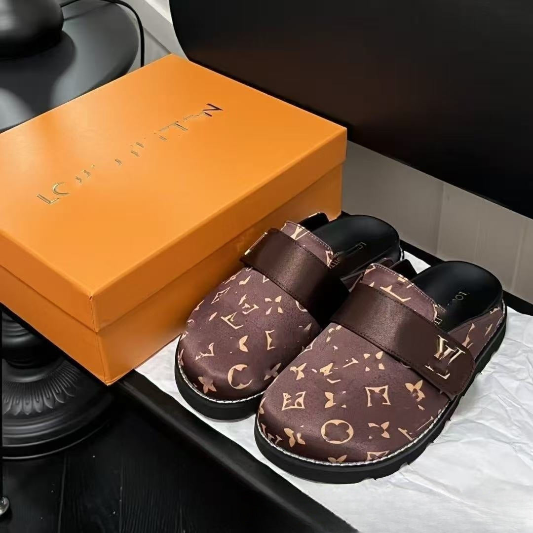 Summer new Louis letter slippers, sandals, women's outerwear, thick-soled outerwear, couple's closed-toe half-slippers (Copie 2)