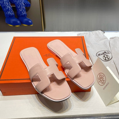 2026 new H slippers women's fashion wears leather sandals, rhinestones, versatile flat beach sandals, slippers