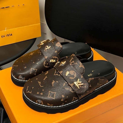Summer new Louis letter slippers, sandals, women's outerwear, thick-soled outerwear, couple's closed-toe half-slippers (Copie 2)