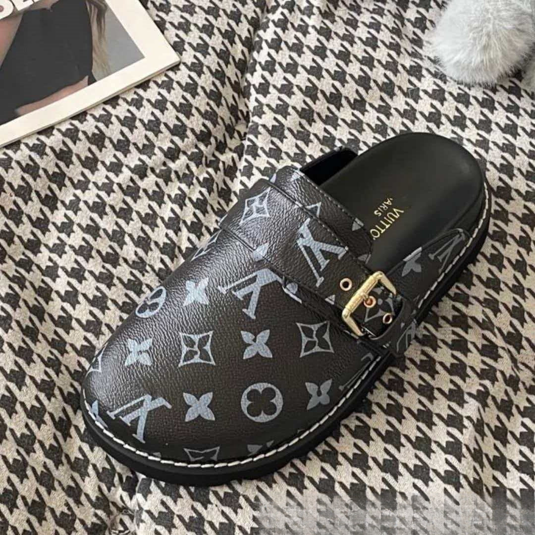 Summer new Louis letter slippers, sandals, women's outerwear, thick-soled outerwear, couple's closed-toe half-slippers (Copie 2)