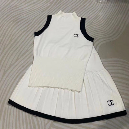 Early spring new Chanel embroidered half-turtleneck slim-fit knit tank top + pleated skirt, a domestic first- and second-tier brand