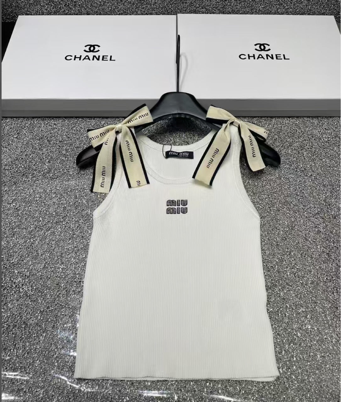 Sleeveless dress in stock, slimming new summer slimming sexy mini skirt, socialite white and black