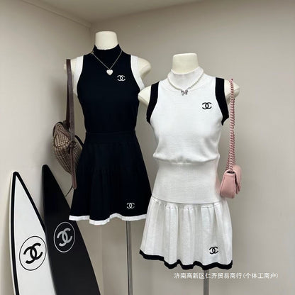 Early spring new Chanel embroidered half-turtleneck slim-fit knit tank top + pleated skirt, a domestic first- and second-tier brand