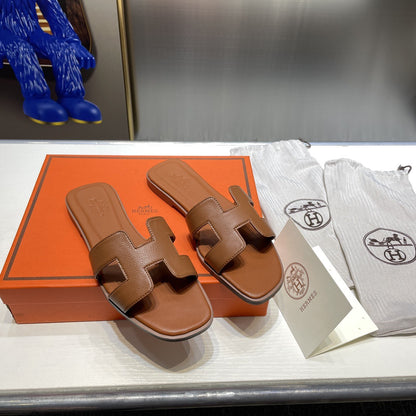 2026 new H slippers women's fashion wears leather sandals, rhinestones, versatile flat beach sandals, slippers