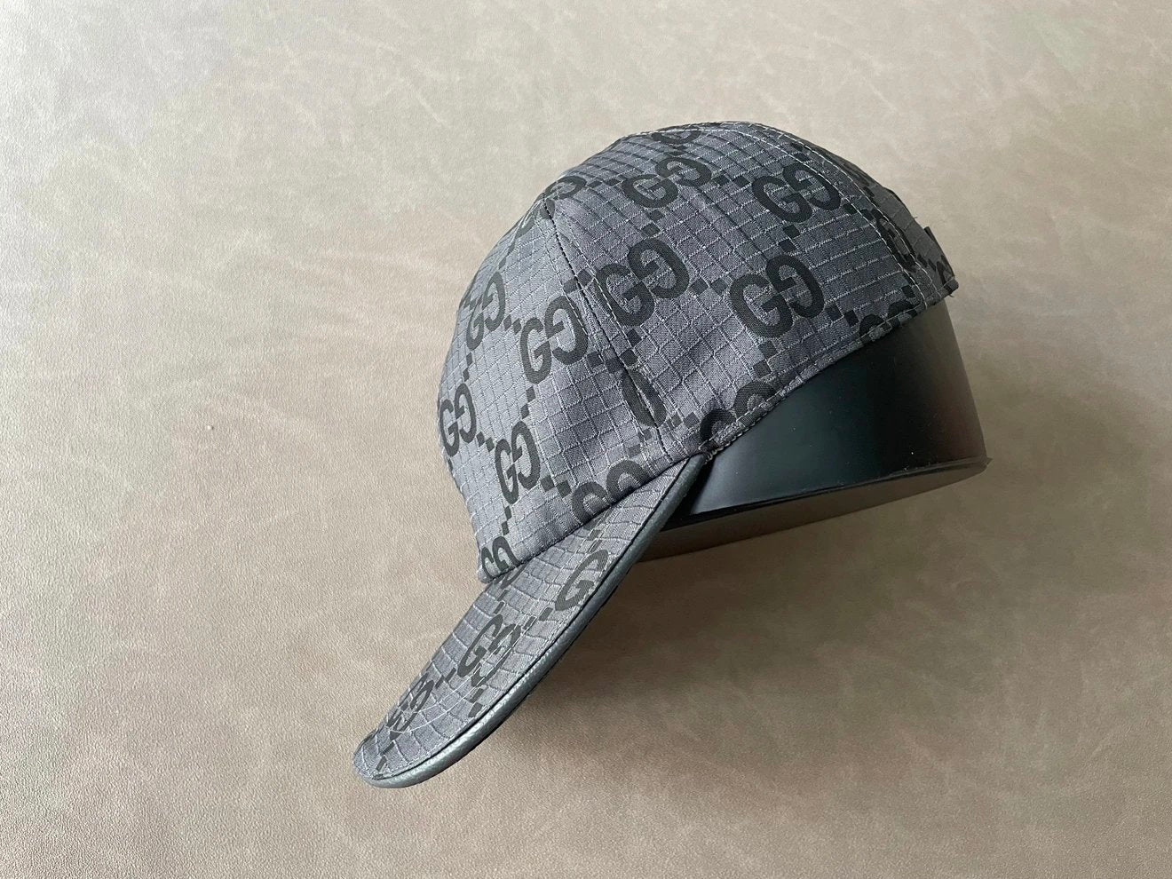 G brand letter logo decoration, recycled polyester fiber, viscose fiber, wood pulp, bio-based polyurethane, baseball cap, men's style, gray