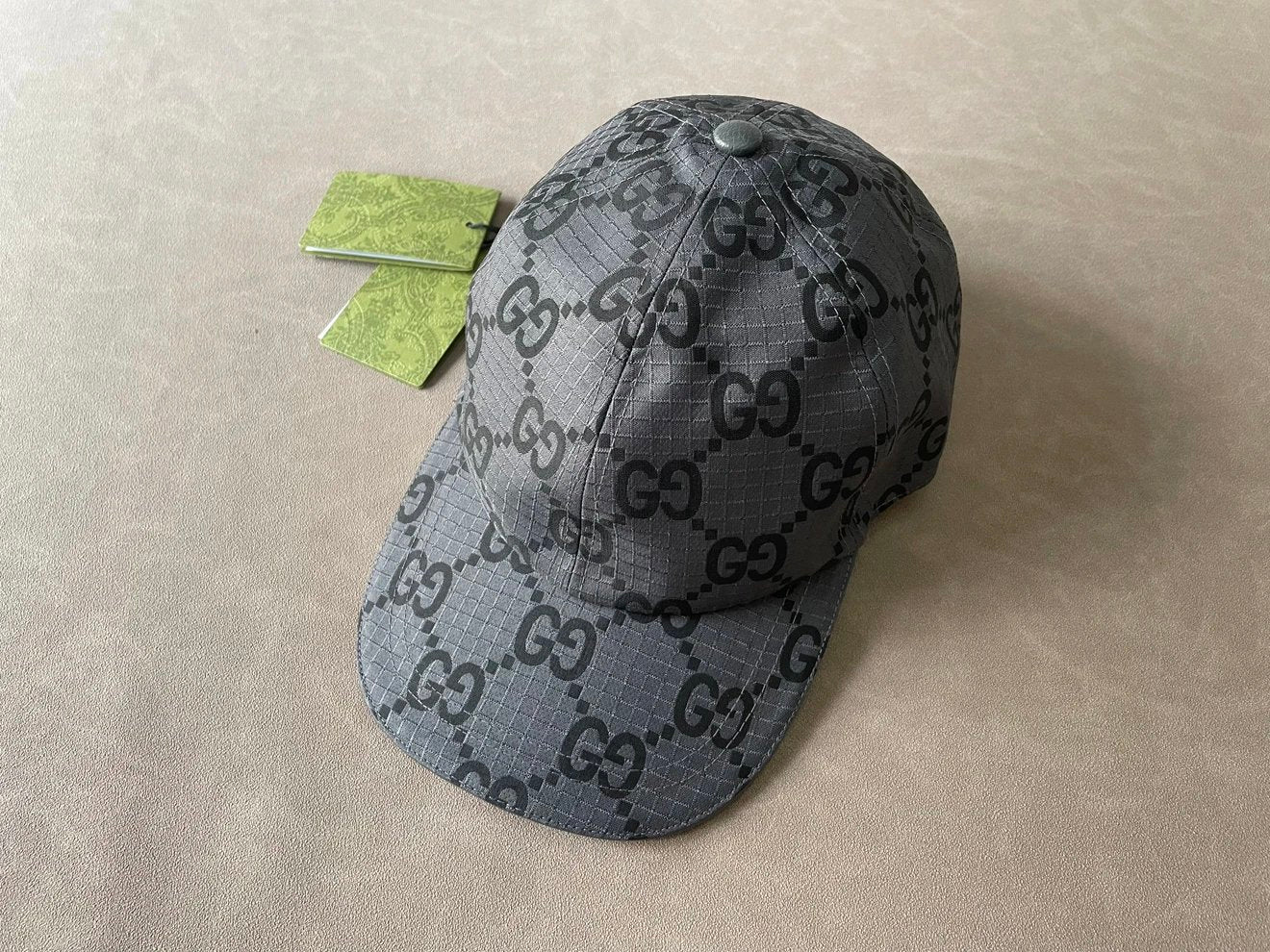 G brand letter logo decoration, recycled polyester fiber, viscose fiber, wood pulp, bio-based polyurethane, baseball cap, men's style, gray