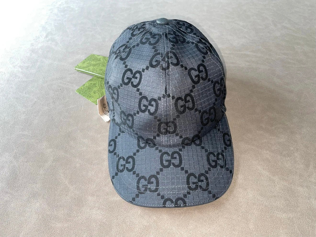 G brand letter logo decoration, recycled polyester fiber, viscose fiber, wood pulp, bio-based polyurethane, baseball cap, men's style, gray