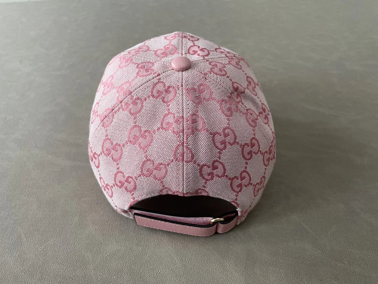 G brand letter logo decoration, recycled polyester fiber, viscose fiber, wood pulp, bio-based polyurethane, baseball cap, men's style, pink