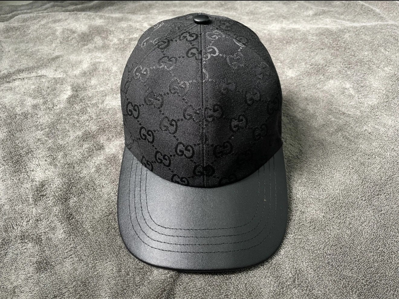 G brand polyester fiber, cotton, sheepskin leather, viscose fiber, baseball cap, black
