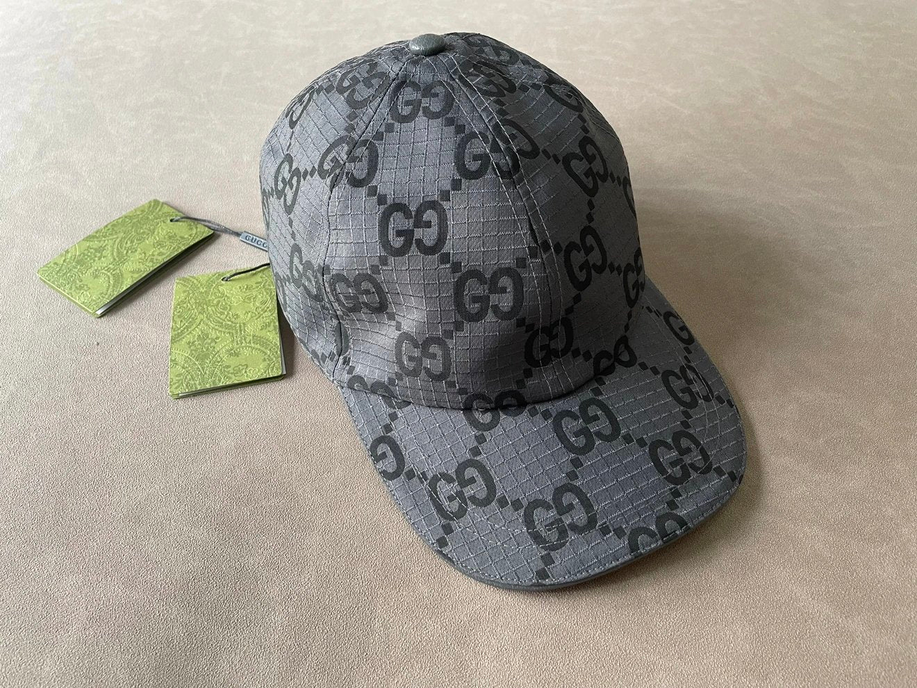 G brand letter logo decoration, recycled polyester fiber, viscose fiber, wood pulp, bio-based polyurethane, baseball cap, men's style, gray