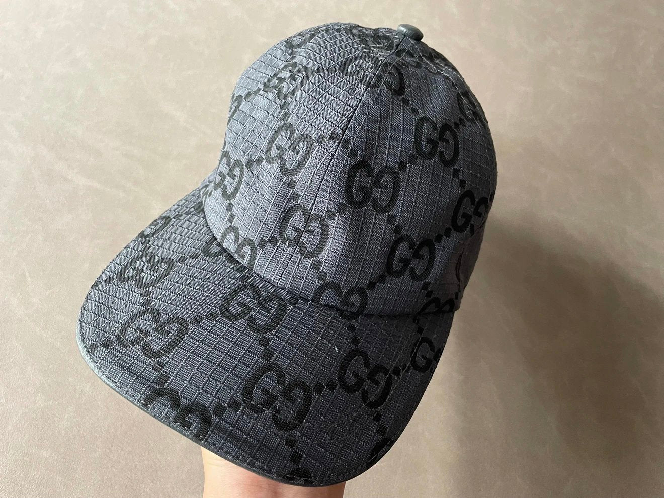 G brand letter logo decoration, recycled polyester fiber, viscose fiber, wood pulp, bio-based polyurethane, baseball cap, men's style, gray