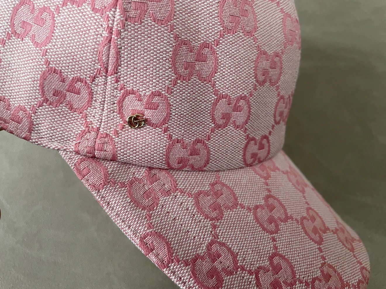 G brand letter logo decoration, recycled polyester fiber, viscose fiber, wood pulp, bio-based polyurethane, baseball cap, men's style, pink